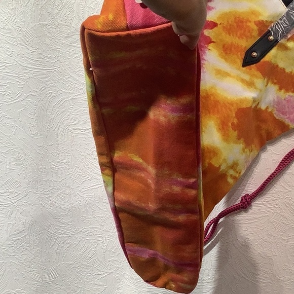 Victoria’s Secret NEW - canvas tote in dye print - drawstring - inside lined - Picture 9 of 10